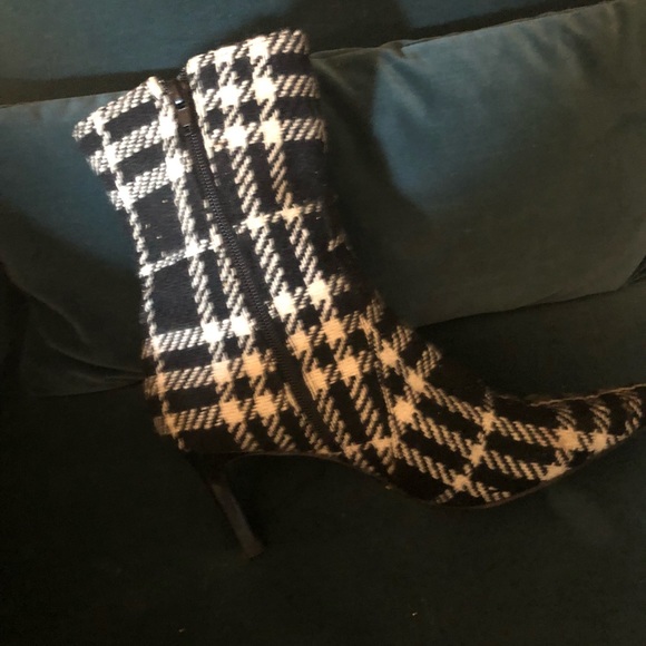 Authentic Burberry stiletto boot. - Picture 4 of 4